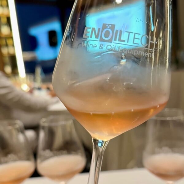 Enology in Rosa. Dall’Etna il racconto di una comunità professionale che cresce